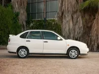 Usado Seat Cordoba 90 CV (66 kW) 1998 Blanco Utilitario