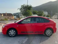 Usado Ford Focus Ambiente 90 CV (66 kW) 2007 Rojo Berlina