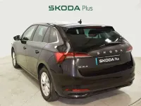 Usado Skoda Scala Selection 116 CV (85 kW) 2025 Negro Utilitario