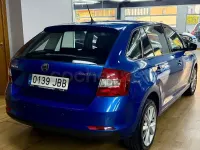 Usado Skoda Rapid Active 90 CV (66 kW) 2014 Azul Utilitario