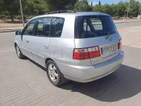 Usado Kia Carens LX 140 CV (102 kW) 2006 Gris / plata Monovolumen