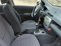 Usado Mazda 2 Sportive 100 CV (73 kW) 2005 Gris / plata Utilitario