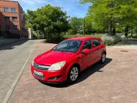 Usado Opel Astra Cosmo 110 CV (80 kW) 2009 Rojo Berlina
