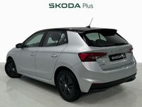 Usado Skoda Fabia Style 110 CV (80 kW) 2022 Gris plata Utilitario