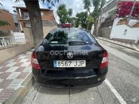Usado Skoda Rapid Active 116 CV (85 kW) 2015 Negro Utilitario