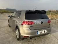 Usado VW Golf VII Advance 105 CV (77 kW) 2013 Gris / plata Berlina