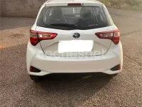 Usado Toyota Yaris Hybrid Business Edition 116 CV (85 kW) 2020 Blanco Berlina