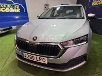 Usado Skoda Octavia Ambition 150 CV (110 kW) 2021 Gris / plata Familiar