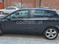 Usado Opel Astra Cosmo 100 CV (73 kW) 2007 Negro Berlina