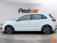 Usado Hyundai i30 110 CV (80 kW) 2021 Blanco Berlina