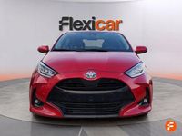 Usado Toyota Yaris Hybrid Active 116 CV (85 kW) 2023 Rojo