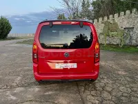 Usado Opel Combo Life Innovation 131 CV (96 kW) 2019 Rojo Monovolumen