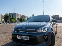 Usado Kia Rio 84 CV (61 kW) 2017 Gris / plata Berlina