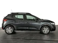 Usado Dacia Sandero Expression 101 CV (74 kW) 2023 Gris / plata Berlina