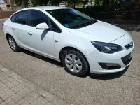 Usado Opel Astra Elegance 140 CV (102 kW) 2018 Blanco Berlina