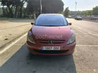 Usado Peugeot 307 110 CV (80 kW) 2004 Rojo Berlina