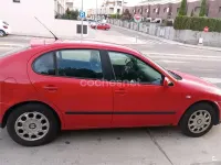 Usado Seat Leon Stella 90 CV (66 kW) 2002 Rojo Utilitario