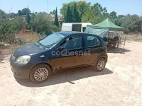 Usado Toyota Yaris 87 CV (63 kW) 2005 Negro Berlina