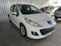 Usado Peugeot 207 75 CV (55 kW) 2013 Blanco Berlina