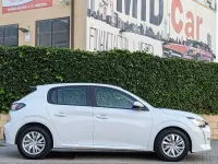 Usado Peugeot 208 Allure 100 CV (73 kW) 2021 Blanco Utilitario