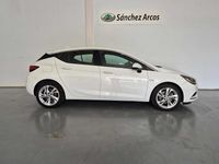 Usado Opel Astra Dynamic 136 CV (100 kW) 2016 Blanco Utilitario