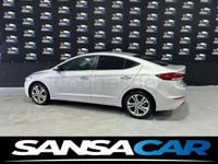 Usado Hyundai Elantra 128 CV (94 kW) 2018 Gris / plata Berlina