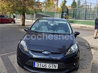 Usado Ford Fiesta Ghia 96 CV (70 kW) 2010 Gris / plata Berlina