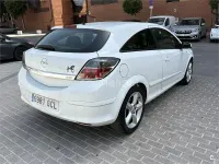 Usado Opel Astra GTC Sport 110 CV (80 kW) 2009 Blanco Berlina