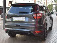 Usado Ford Kuga ST-Line 150 CV (110 kW) 2018 Gris SUV