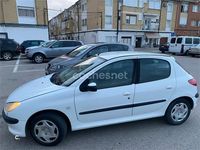 Usado Peugeot 206 70 CV (51 kW) 2002 Blanco Berlina
