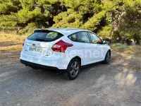 Usado Ford Focus 125 CV (91 kW) 2014 Blanco Berlina
