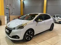 Usado Peugeot 208 110 CV (80 kW) 2019 Blanco Utilitario