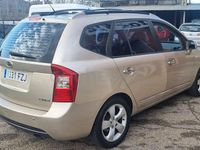 Usado Kia Carens 140 CV (102 kW) 2008 Beige Monovolumen