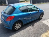 Usado Peugeot 207 70 CV (51 kW) 2006 Azul Berlina