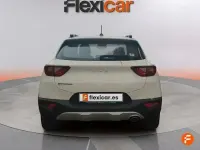 Usado Kia Stonic 84 HP (61 kW) 2022 Branco SUV