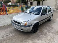 Usado Ford Fiesta Trend 60 CV (44 kW) 2002 Gris / plata Berlina