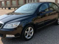 Usado Skoda Octavia Active 105 CV (77 kW) 2013 Negro Berlina