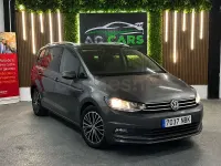 Usado VW Touran Advance 150 CV (110 kW) 2018 Gris / plata Monovolumen