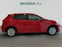 Usado Skoda Fabia Selection 95 CV (69 kW) 2026 Rojo Utilitario
