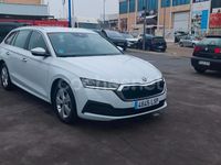 Usado Skoda Octavia 110 CV (80 kW) 2021 Blanco Familiar