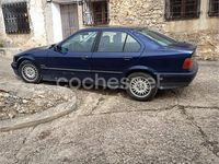 Usado BMW 318 90 CV (66 kW) 1996 Azul Berlina
