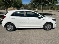 Usado Kia Rio 84 CV (61 kW) 2017 Blanco Berlina