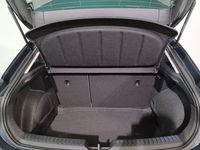 Usado Seat Leon Style 130 CV (95 kW) 2024 Gris