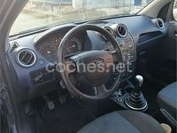 Usado Ford Fiesta 68 CV (50 kW) 2006 Gris / plata Utilitario