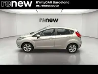 Usado Ford Fiesta Trend 95 CV (69 kW) 2010 Plateado Utilitario