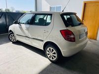 Usado Skoda Fabia 60 HP (44 kW) 2010 Branco Sedan