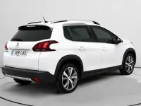 Usado Peugeot 2008 Allure 110 CV (80 kW) 2019 Blanco SUV