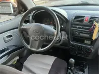 Usado Kia Picanto LX 61 CV (44 kW) 2007 Naranja Utilitario
