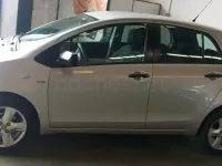 Usado Toyota Yaris Sol 90 CV (66 kW) 2008 Gris / plata Utilitario
