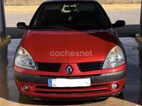 Usado Renault Clio II Dynamique 80 CV (58 kW) 2004 Granate Berlina